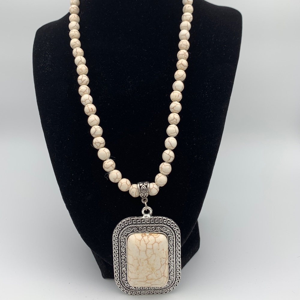 🌸🌸HOST PICK🌸🌸Fashion jewelry stone pendant